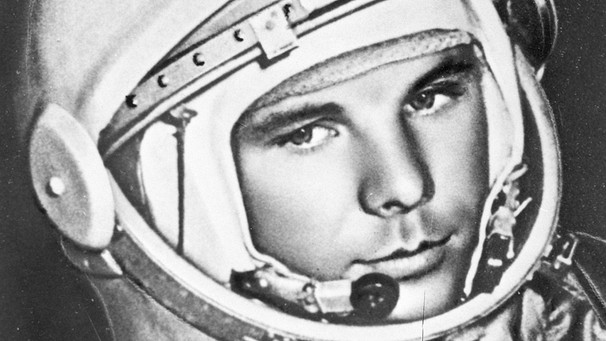 Der sowjetische Kosmonaut Juri Gagarin flog am 12. April 1961 als erster Mensch in den Weltraum. | Bild: picture-alliance/dpa/SZ Photo/Fine Art Images