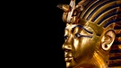 Zu sehen ist die goldene Maske von Tutanchamun im Profil. Der junge Pharao Tutanchamun ist die Ikone des Alten Ägypten. Die Entdeckung seiner Grabkammer, seiner Mumie mit der Goldmaske und den wertvollen Grabschätzen durch den Archäologen Howard Carter machten ihn weltberühmt. | Bild: picture alliance/dpa/Sven Hoppe