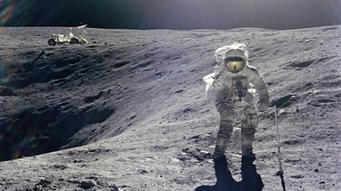 Astronaut Charles Duke von der Apollo 16 auf dem Mond. 1969 betrat Neil Armstrong als erster Mensch seine Oberfläche. Alle Apollo-Missionen, dem Erfolgsprogramm der NASA, im Überblick findet ihr hier. | Bild: NASA