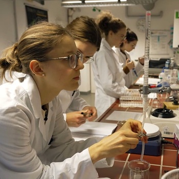 Merle Narbe, 3. Semester Biotechnologie, Hochschule Weihenstephan-Triesdorf | Bild: BR: Jasper Brüggemann 