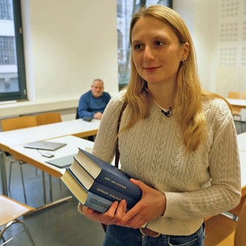 Vivien Schneider, Studentin im 5. Semester für evangelisches Pfarramt an der LMU München | Bild: BR | Christoph Hölzl 
