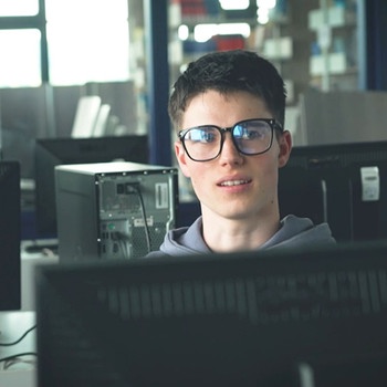 Nils Gödicke, 2. Bachelor Semester im Fach „IT Security“ an der Hochschule Esslingen | Bild: Bayerischer Rundfunk/BR/Noel Chojnacki