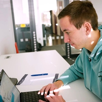 Henning B.A., 1. Semester Lehramt Sonderpädagogische Förderung, Uni Paderborn | Bild: BR: Frank Baumer