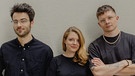 Das Team des KI-Podcasts: Gregor Schmalzried, Marie Kilg und Fritz Espenlaub. | Bild: BR