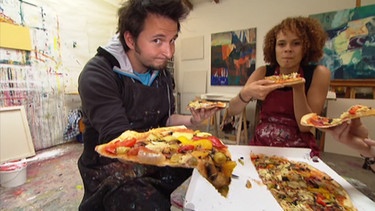 GRIPS-Team lässt sich Pizza schmecken | Bild: BR