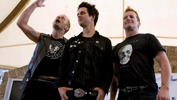 Green day: Billie Joe Armstrong (C), Mike Dirnt (L),  Tre Cool (R)  | Bild: picture-alliance/dpa