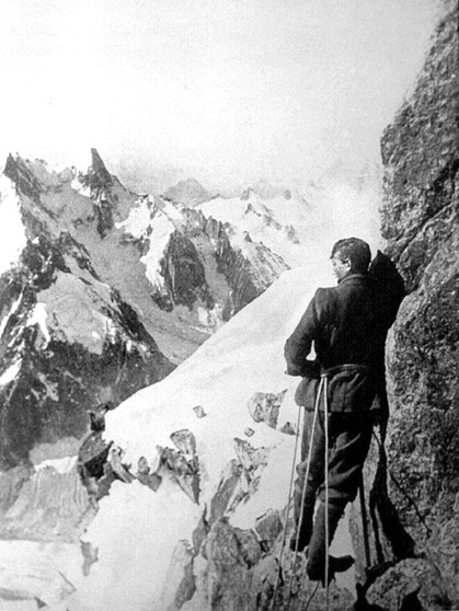 Mallory bei einer seiner Bergtouren. Welche Kleidung trug 1924 der am Mount Everest verschollene Bergsteiger George Mallory? Hier erfahrt ihr mehr über seine Ausrüstung. | Bild: picture-alliance/dpa