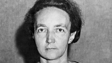 Irène Joliot-Curie war Nobelpreisträgerin wie ihre legendäre Mutter Marie Curie. Später war sie als Politikerin und Friedensaktivistin aktiv.  | Bild: picture-alliance/dpa