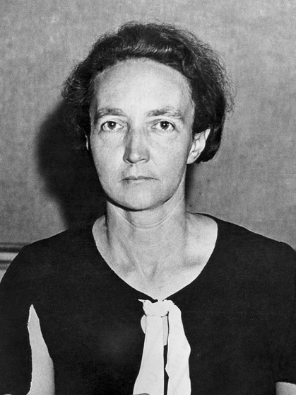 Irène Joliot-Curie war Nobelpreisträgerin wie ihre legendäre Mutter Marie Curie. Später war sie als Politikerin und Friedensaktivistin aktiv.  | Bild: picture-alliance/dpa