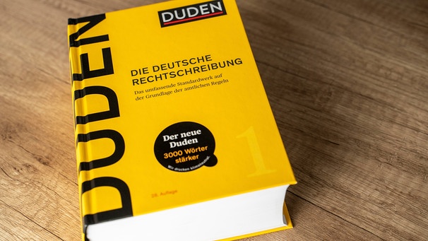 Konrad Duden. Kann man "haten" im Deutschen nutzen? Wie schreibt man "Uploadfilter"? Heißt es "mit Hilfe" oder "mithilfe"? Das könnt ihr im Duden nachschlagen. Wie Konrad Duden das Standardwerk zur deutschen Rechtschreibung entwickelte. | Bild: picture-alliance/dpa