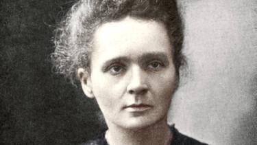 Marie Curie, 1917. Sie entdeckte radioaktive Elemente, erhielt Nobelpreise in Physik und Chemie und war die erste Professorin Frankreichs: Marie Curie war eine außergewöhnliche Wissenschaftlerin.  | Bild:  picture alliance / Heritage Imag