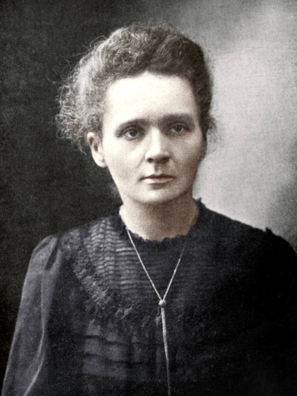 Marie Curie, 1917. Sie entdeckte radioaktive Elemente, erhielt Nobelpreise in Physik und Chemie und war die erste Professorin Frankreichs: Marie Curie war eine außergewöhnliche Wissenschaftlerin.  | Bild:  picture alliance / Heritage Imag