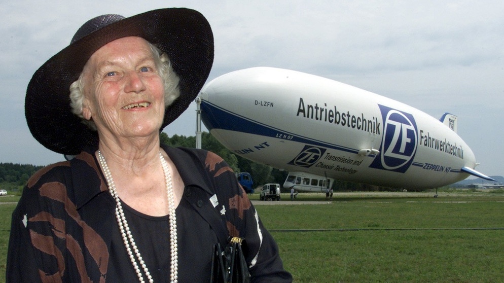 Zeppelin-Enkelin Elisabeth Veil und das Zeppelin NT | Bild: picture-alliance/dpa