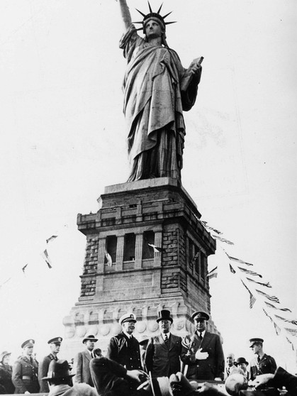 Freiheitsstatue in New York, Liberty Island: 50. Geburtstag. Am 28. Oktober 1886 wurde die Freiheitsstatue von New York auf Liberty Island eingeweiht. Wir haben für euch spannende Fakten zu Lady Liberty gesammelt.  | Bild: picture-alliance/Imagno