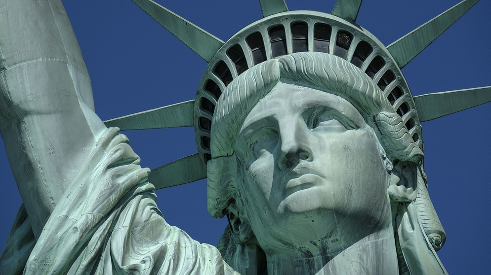 Freiheitsstatue in New York, Liberty Island. Am 28. Oktober 1886 wurde die Freiheitsstatue von New York auf Liberty Island eingeweiht. Wir haben für euch spannende Fakten zu Lady Liberty gesammelt.  | Bild: picture-alliance/Bildagentur-online