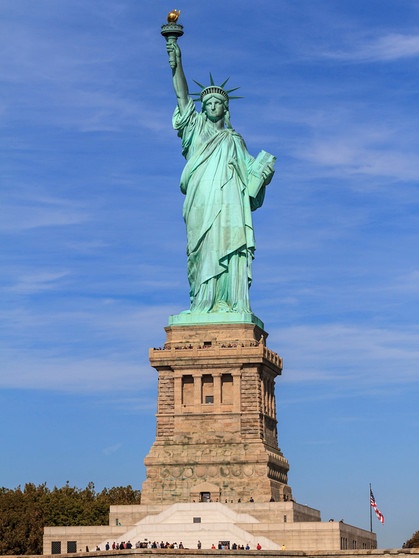 Sockel der Freiheitsstatue in New York. Am 28. Oktober 1886 wurde die Freiheitsstatue von New York auf Liberty Island eingeweiht. Wir haben für euch spannende Fakten zu Lady Liberty gesammelt.  | Bild: picture alliance / imageBROKER | Manfred Schmidt