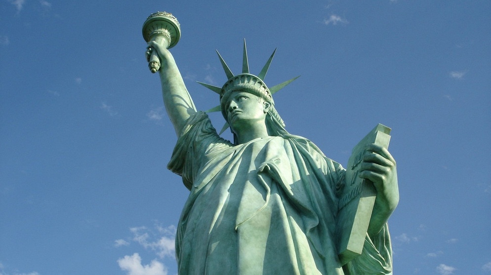 Nachbildung der Freiheitsstatue in Colmar. Am 28. Oktober 1886 wurde die Freiheitsstatue von New York auf Liberty Island eingeweiht. Wir haben für euch spannende Fakten zu Lady Liberty gesammelt.  | Bild: G. Wurth/OT Colmar/dpa