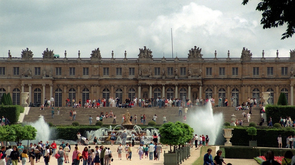 Schlossansichten von Versailles und Herrenchiemsee | Bild: picture-alliance/dpa