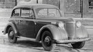 Opel Olympia 1947. Die Geschichte vom Nähmaschinen-Produzenten zum größten Autoherstellers Deutschlands war die von Adam Opel. Die Opel-Geschichte in Bildern. | Bild: GM Company