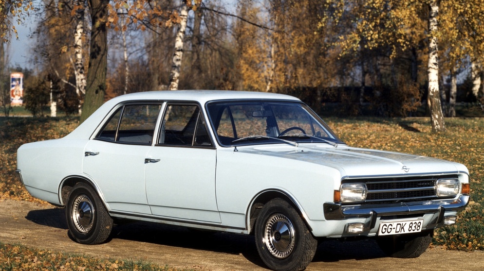 Opel Rekord von 1966. Die Geschichte vom Nähmaschinen-Produzenten zum größten Autoherstellers Deutschlands war die von Adam Opel. Die Opel-Geschichte in Bildern. | Bild: GM Company