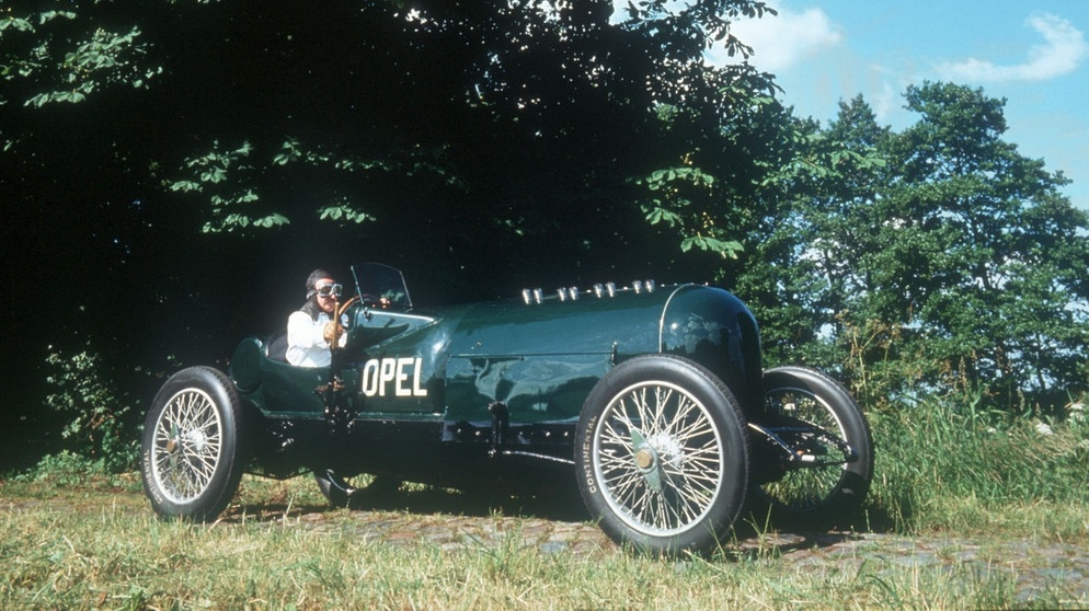 Rennwagen von Opel 1914. Die Geschichte vom Nähmaschinen-Produzenten zum größten Autoherstellers Deutschlands war die von Adam Opel. Die Opel-Geschichte in Bildern. | Bild: GM Company