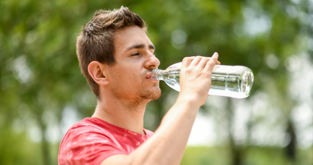 Wasser Trinken: So Viel Flüssigkeit Braucht Ihr Pro Tag | Ernährung ...