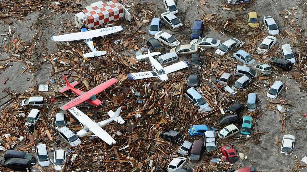 Tsunami In Japan: Unfassbare Zerstörungskraft | Naturgewalten | Natur ...