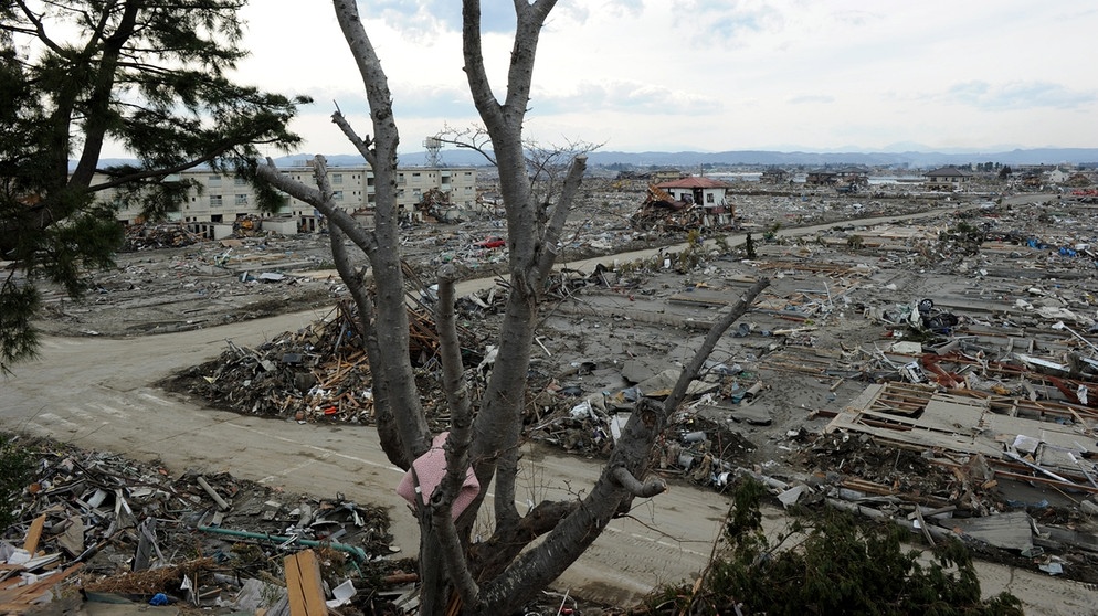 Tsunami In Japan: Unfassbare Zerstörungskraft | Naturgewalten | Natur ...