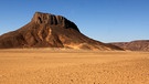 Wadi Wahes: Sahara-Wüste im Sudan - eine Wüste in Äquatornähe. Bezieht man Halbwüsten mit ein, gehören den Wüsten mit rund 50 Millionen Quadratkilometern von allen Landschaftsformen der Erde die größte Fläche. Ein faszinierender Lebensraum für eine besondere Tier-und Pflanzenwelt. Hier erfahrt ihr spannende Fakten über die trockensten Gebiete der Welt. | Bild: picture-alliance/dpa