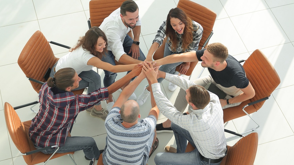 Teamwork Wie Ihr Im Job Gut Zusammenarbeitet Und Ein Besseres Team Werdet Psychologie 8608