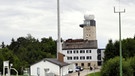 Klimareferenzstation der Wetterwarte Hohenpeißenberg. Hier werden Wetter- und Klimamessungen durchgeführt. Wann erschien der erste Wetterbericht? Wie viele Supercomputer braucht es für die Meteorologie? Was sind Wolken, wie entstehen Regen, Wirbelstürme und Wetterphänomen wie El Niño? Wir erklären euch die Geschichte der Wetterkunde!  | Bild: picture-alliance/dpa