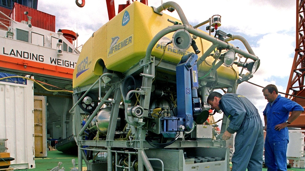 Ein Tiefseetauchbot an Bord des Forschungsschiffs Polarstern. | Bild: Ingo Wagner / picture-alliance/dpa