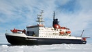 Der Forschungseisbrecher Polarstern im arktischen Eis.  | Bild: Hinrich Bäsemann / picture-alliance/dpa