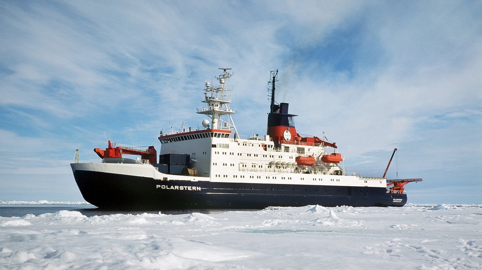 Der Forschungseisbrecher Polarstern im arktischen Eis.  | Bild: Hinrich Bäsemann / picture-alliance/dpa