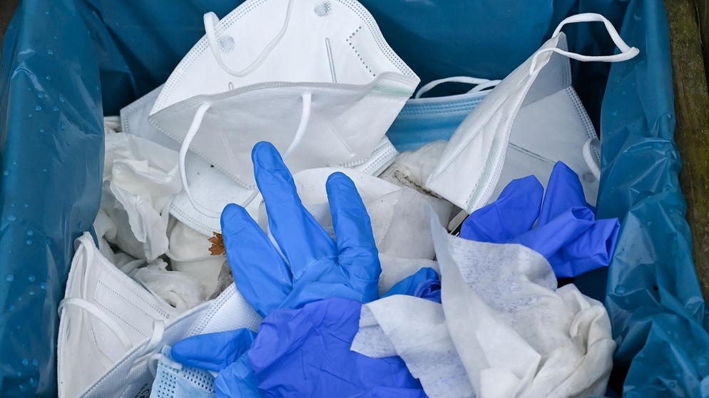Masken, Handschuhe, Schnelltests: Corona-Pandemie lässt die Müllberge  wachsen, Umwelt, Verstehen
