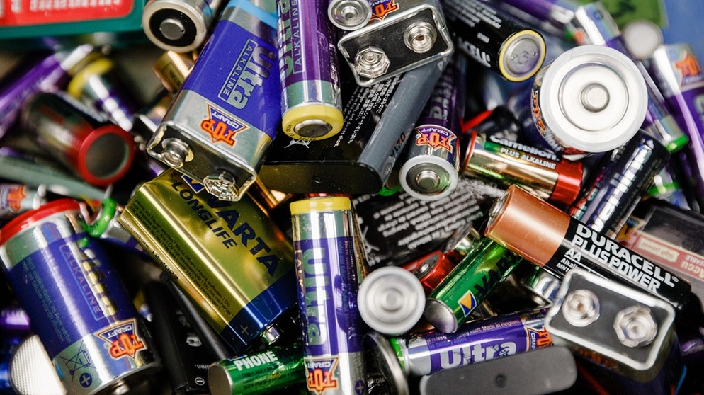 EU-Batterieverordnung: Darum sollen mehr Batterien recycelt werden, Nachhaltigkeit, Umwelt, Verstehen