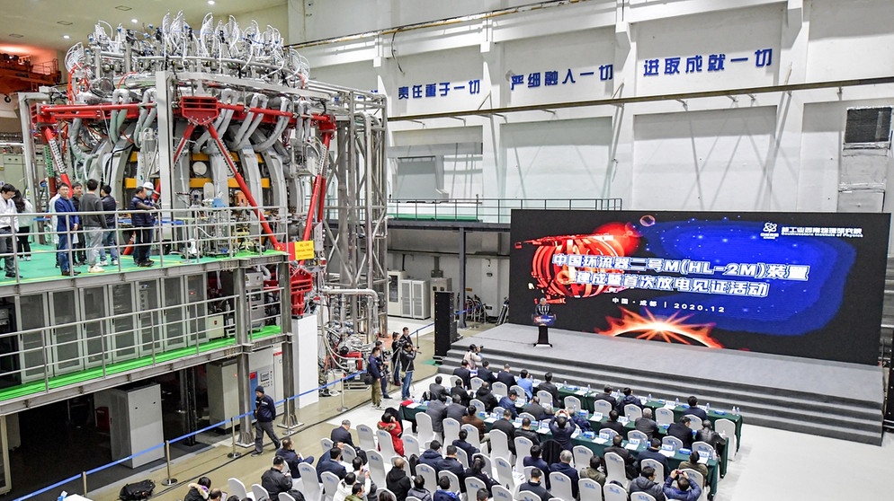 Die chinesische Fusionsanlage HL-2M wurde im Dezember 2020 in Betrieb genommen.  | Bild: picture alliance / Xinhua News Agency | Zhang Chaoqun