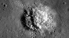 Mondoberfläche. Der Lunar Reconnaissance Orbiter nimmt unseren Mond seit 2009 ganz genau unter die Lupe: Bis auf fünfzig Zentimeter genau erkunden seine Instrumente unseren Trabanten. Und entdecken dabei so einiges ... seht selbst! | Bild: NASA