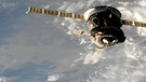 Das Sojus-Raumschiff am Freitag, 8. Juni 2018, auf dem Weg zur Internationalen Raumstation ISS - kurz vor Ankunft. Foto aus dem ESA-Livestream, ca. 14.55 Uhr. Die Sojus ist keine 50 Meter mehr von der ISS entfernt. | Bild: ESA