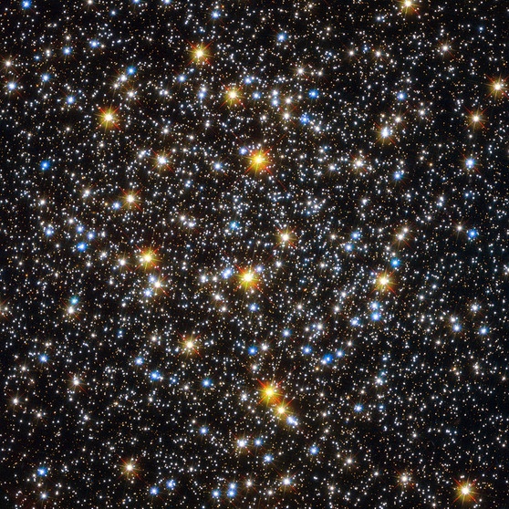 Das Weltraumteleskop Hubble hat den Kugelsternhaufen NGC 6362 genau ins Visier genommen und in sein Inneres geblickt. | Bild: ESA/Hubble & NASA