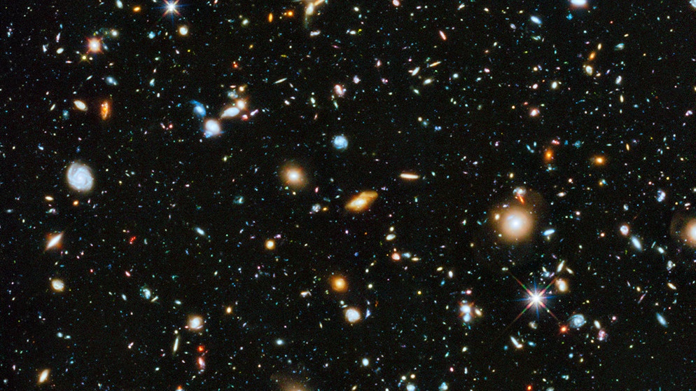 Farbige Hubble-Aufnahme des Universums | Bild: NASA/ESA