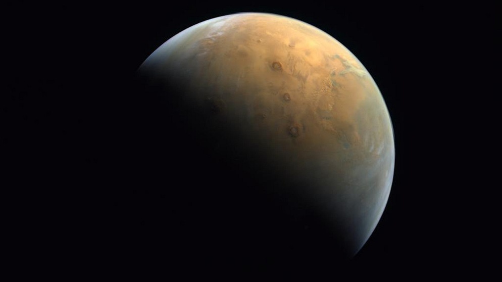 Das ist das erste Bild, dass die Mars-Sonde Hope der Vereinigten Arabischen Emirate vom Mars gemacht hat. | Bild: picture alliance/Newscom/UAE SPACE AGENCY