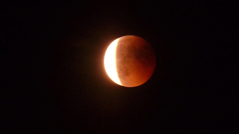 Die Mondfinsternis am 15. Juni 2011 über Kaufbeuren | Bild: Heidrun Burchard