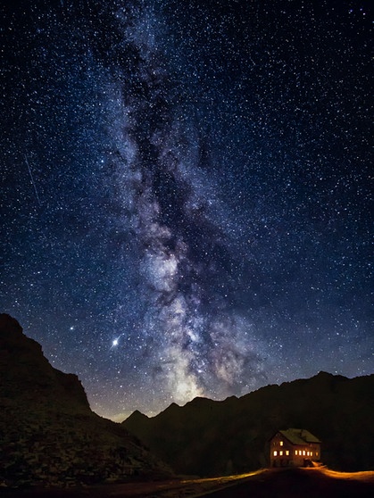 Hüttentour Mitte September in Osttirol: Gegen 21.00 Uhr trat Dirk Praetorius aus einer Hütte in über 2.500 m Höhe heraus und wurde von diesem Anblick der Milchstraße überwältigt. | Bild: Dirk Praetorius