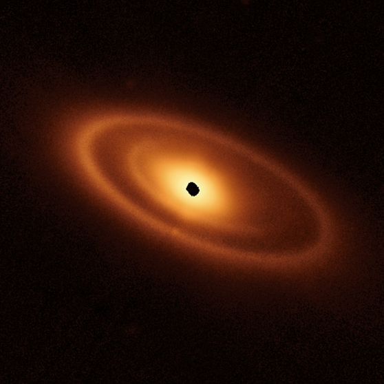 In der Staubscheibe um den Stern Fomalhaut zeigten sich in dieser Aufnahme des James Webb-Weltraumteleskops mehrere Ringe und auffällige Strukturen, die von mehreren Exoplaneten gebildet sein könnten.  | Bild: NASA, ESA, CSA, A. Gáspár (University of Arizona). Bildberechnung: A. Pagan (STScI)