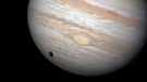 Jupiter mit seinem Mond Ganymed und dem Mondschatten, aufgenommen durch ein Teleskop mit 28 Zentimeter Spiegelöffnung und 2800 Millimeter Brennweite am 21. August 2011 | Bild: Peter Mielke