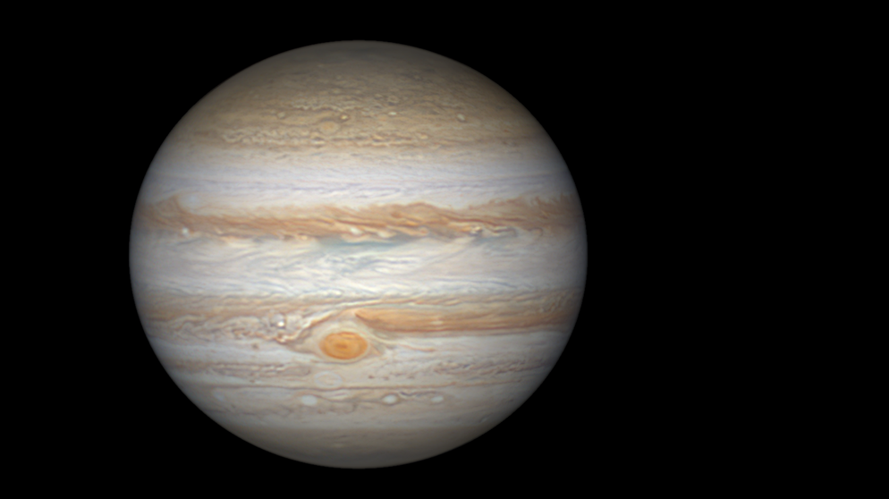 Der Planet Jupiter, aufgenommen mit einem 12''-Newton-Teleskop und aufwändig überarbeitet von Raul Cantemir. | Bild: Raul Cantemir