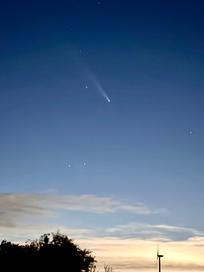 Der Komet C/2023 A3 Tsuchinshan-ATLAS, fotografiert am 19. Oktober 2024 bei Radevormwald von Jens Fritsch mit seinem Mobiltelefon. | Bild: Jens Fritsch