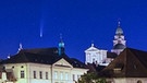 Der Komet Neowise C/2020 F3 ist im Juli 2020 mit bloßem Auge am Himmel zu sehen. Selbst über der hell erleuchteten Barockstadt Solothurn war er am 12. Juli deutlich zu sehen. Foto von Trix Pulfer. | Bild: Trix Pulfer