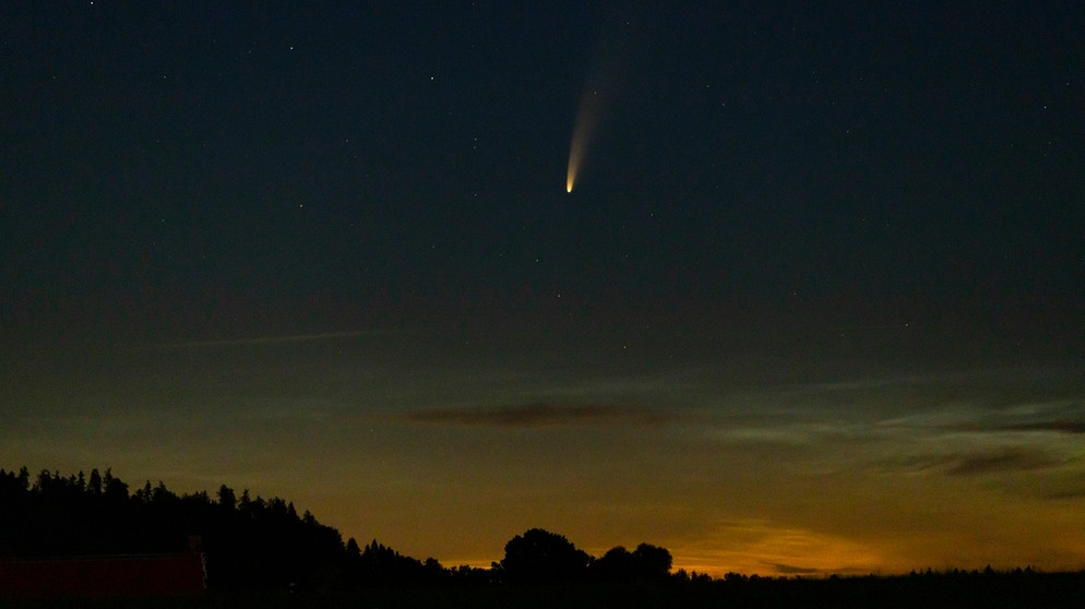 Komet Neowise in der Morgendämmerung über Großweil. | Bild: Andreas Sauer 